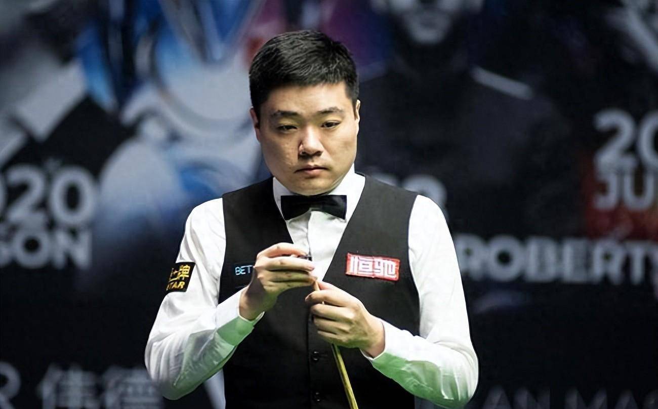 众多球迷充 众多球迷充