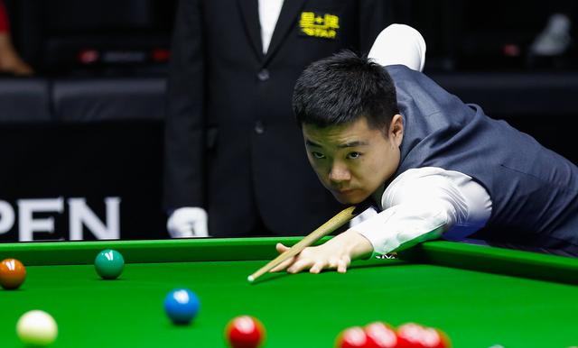 明星中脱颖 明星中脱颖